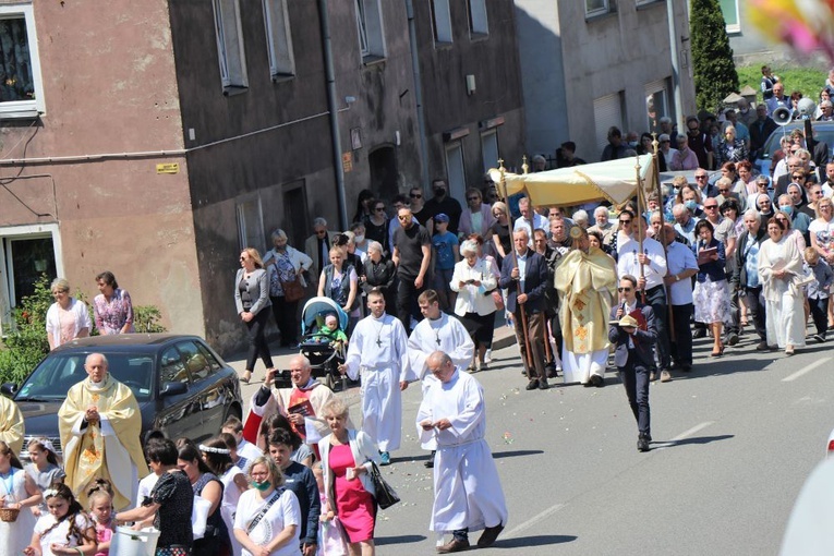 Boże Ciało u św. Barbary i w Zmartwychwstaniu w Wałbrzychu