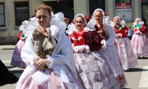 Asysta Żywiecka w czasie procesji Bożego Ciała w Żywcu.