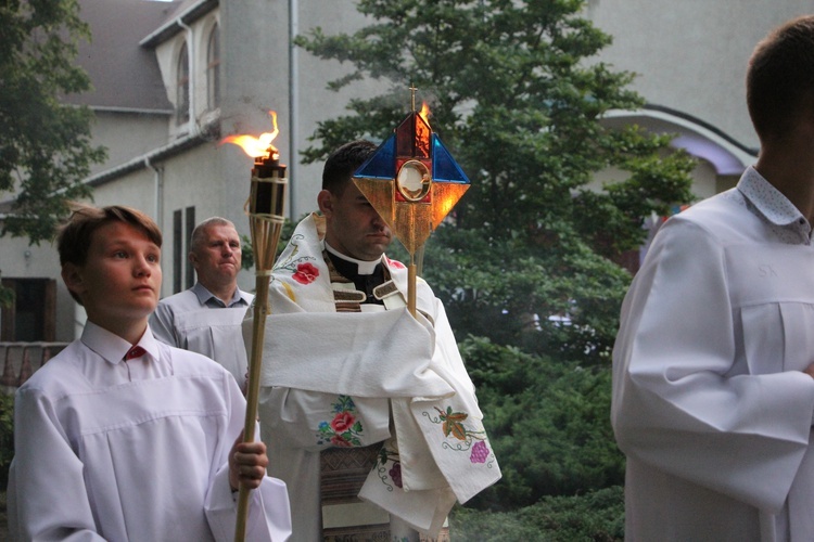 Uwielbienie w Wysokienicach. Boże Ciało