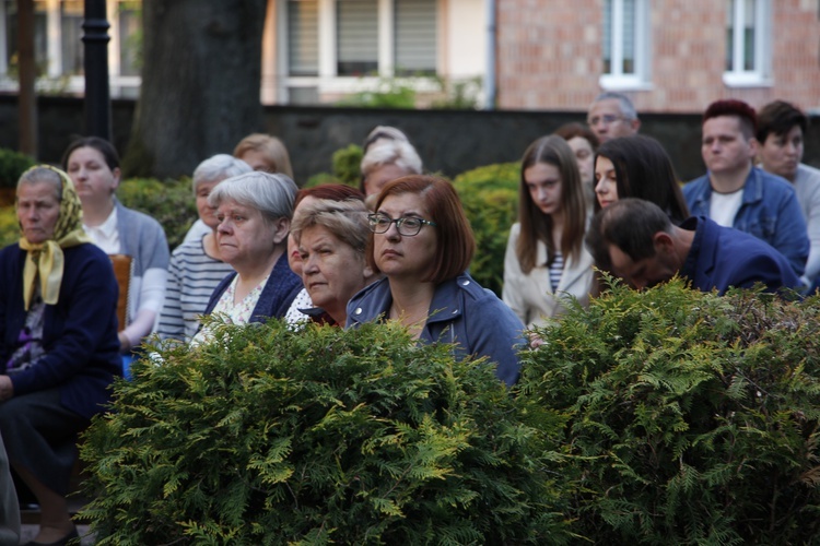 Uwielbienie w Wysokienicach. Boże Ciało