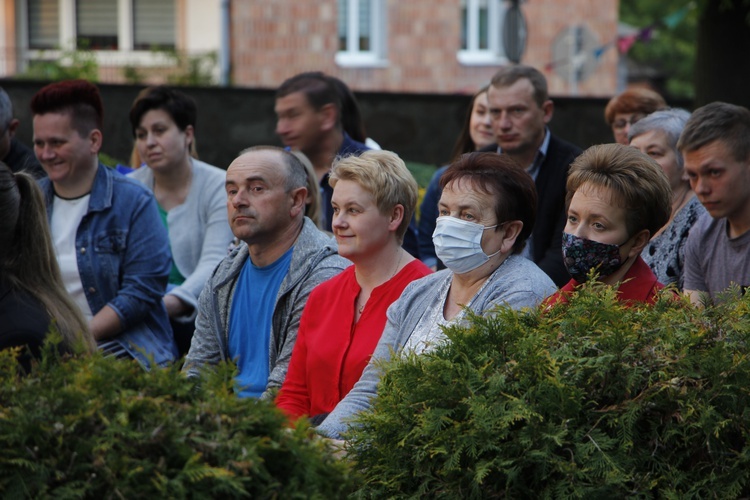 Uwielbienie w Wysokienicach. Boże Ciało