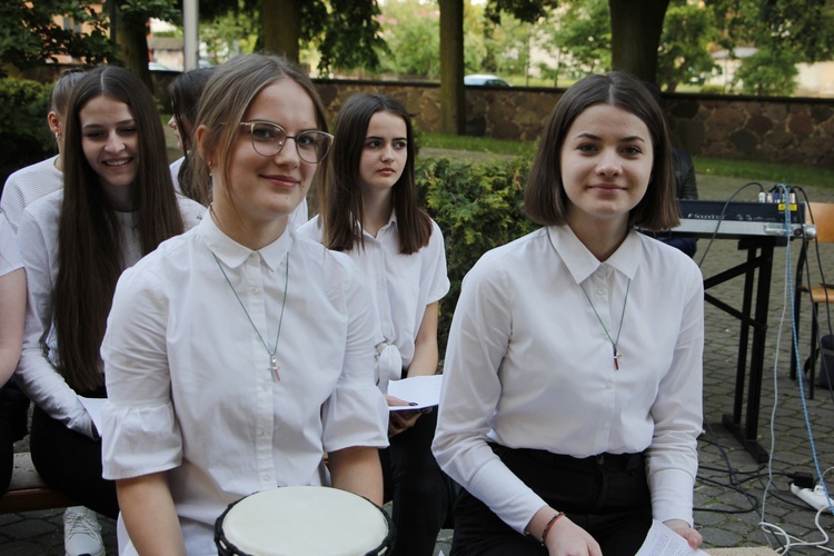 Uwielbienie w Wysokienicach. Boże Ciało