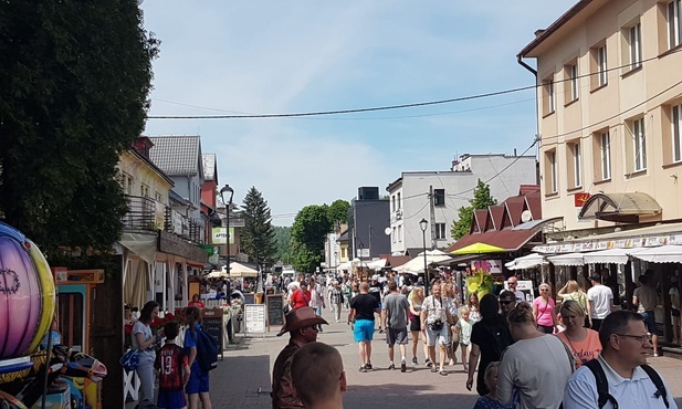 Beskid Śląski. Długi weekend. Tłumy w Wiśle i Szczyrku