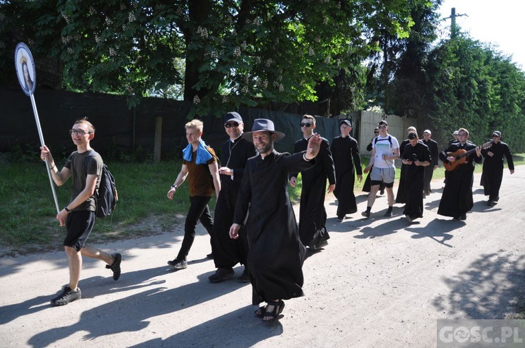 Z Paradyża do Rokitna o powołania