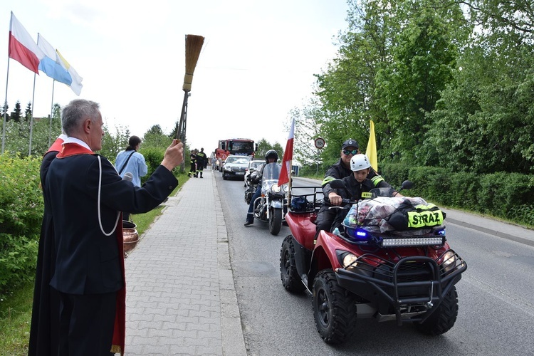 Motocykliści i strażacy na Drodze Papieskiej