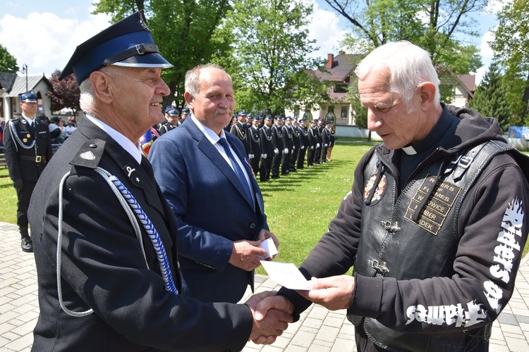 Motocykliści i strażacy na Drodze Papieskiej