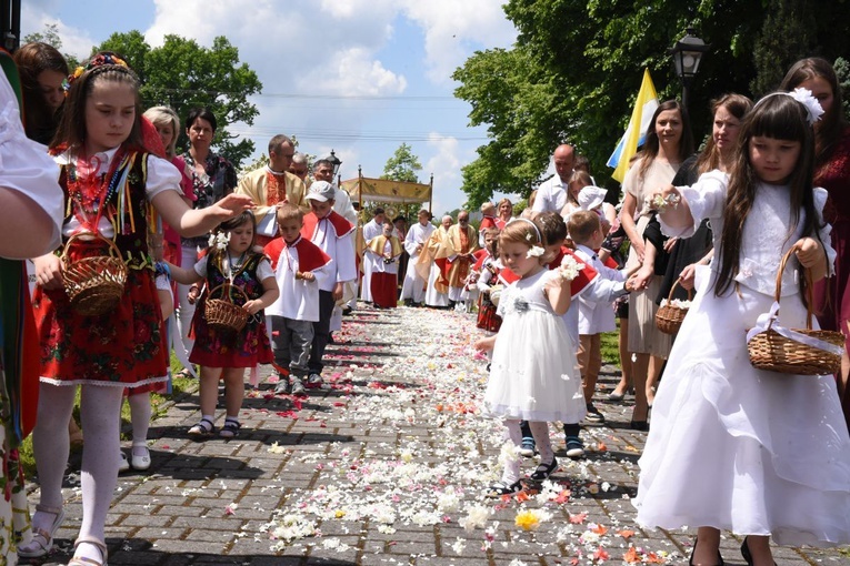 Parafialne dziekczynienie w Tymowej