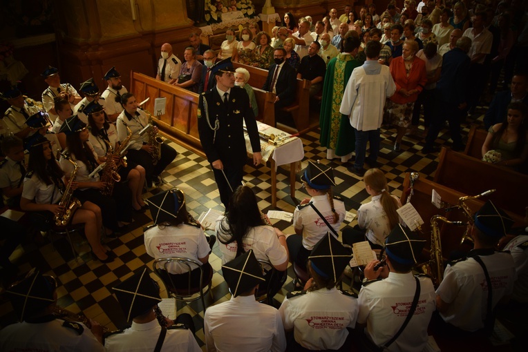 Poświęcenie sztandaru orkiestry w Górze św. Małgorzaty
