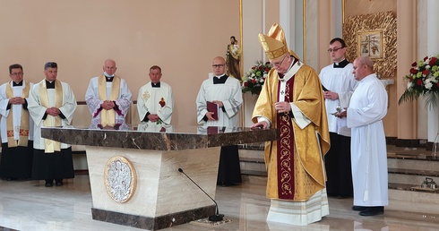 Mrągowo. Poświęcenie ołtarza