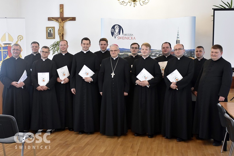 Wręczenie dekretów wikariuszom diecezji świdnickiej