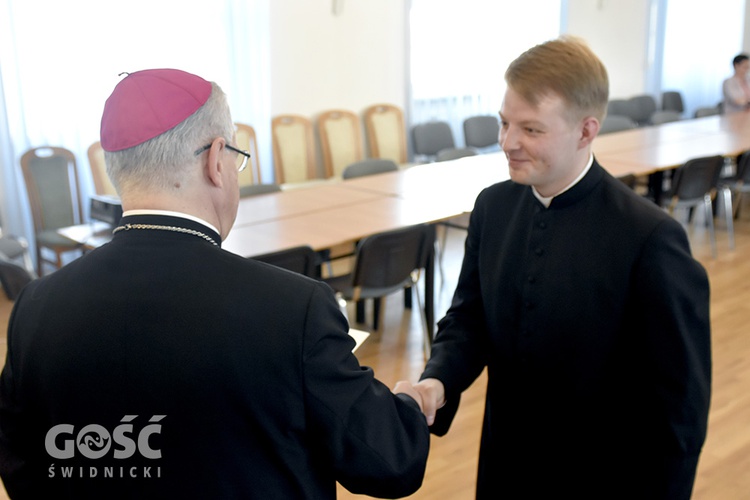 Wręczenie dekretów wikariuszom diecezji świdnickiej