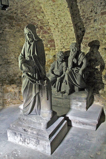 Jezus w ciemnicy – figura w dolnej kondygnacji pałacu Kajfasza.