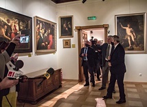 ▲	Minister kultury z zainteresowaniem zwiedził muzeum, przyznając, że jest  pod jego wielkim wrażeniem.