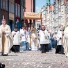 ▲	Procesja eucharystyczna przeszła głównymi ulicami Gdańska.