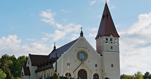 ▲	Świątynia położona jest w centrum miejscowości.