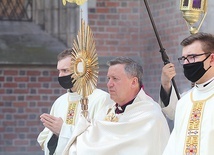 – Nie możemy budować wspólnoty z Panem i między sobą,  jeśli w sercu nosimy pretensje, żale do drugiego, nie mówiąc już o nienawiści – podkreślał metropolita.