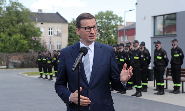 Premier: Podjęliśmy decyzję, żeby w kościołach od przyszłego tygodnia było więcej wiernych