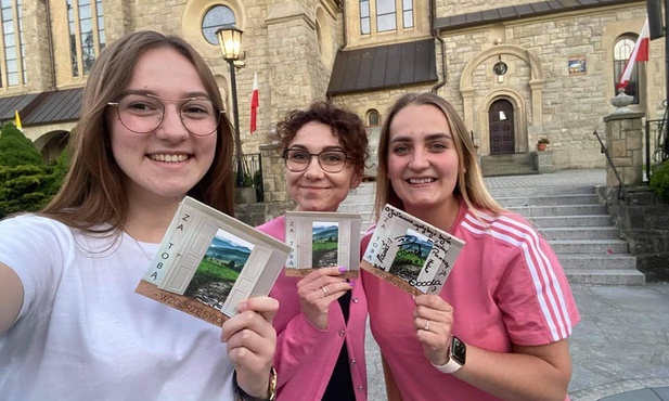 Na razie nie są znane terminy koncertów, podczas których zespół zaprezentuje swoją płytę.
