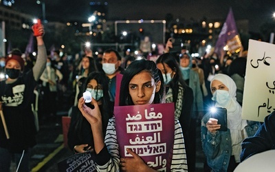 Arabowie i Żydzi z Jaffy na wspólnej demonstracji przeciwko przemocy. Czy udział arabskiej partii w izraelskim rządzie uspokoi nastroje?