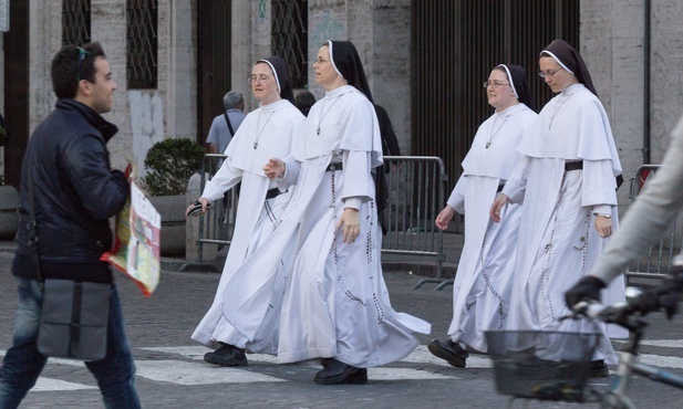 Cudzoziemcy w obcym świecie