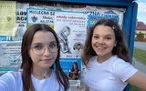 Młodzi z 3DKCh plakatują okolicę zapraszając na spotkanie do Trzciany.