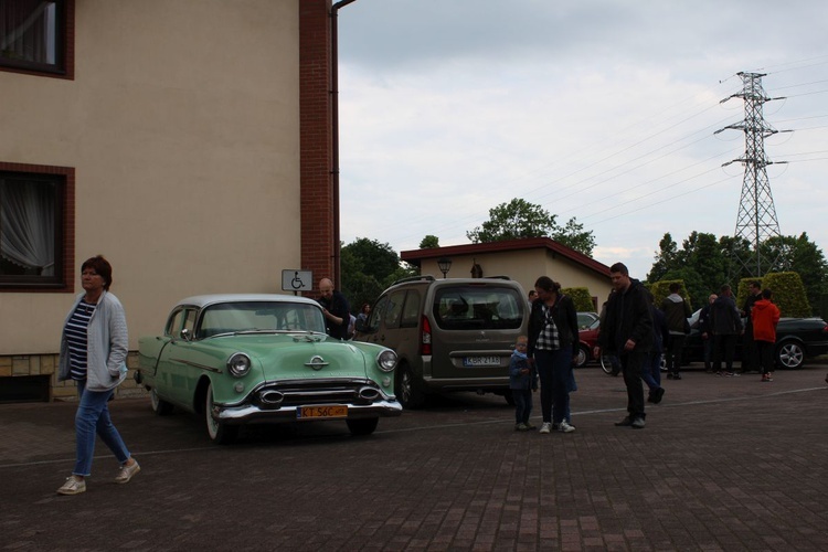 Zjazd starych samochodów w Brzesku