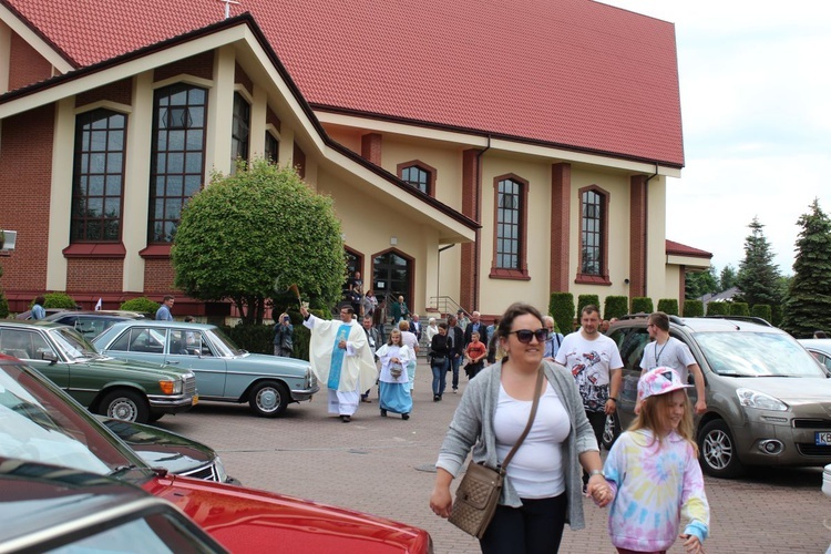 Zjazd starych samochodów w Brzesku