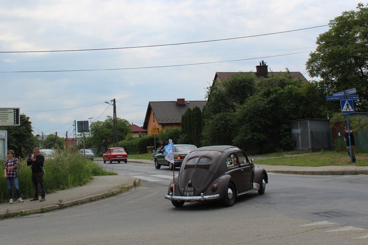 Zjazd starych samochodów w Brzesku