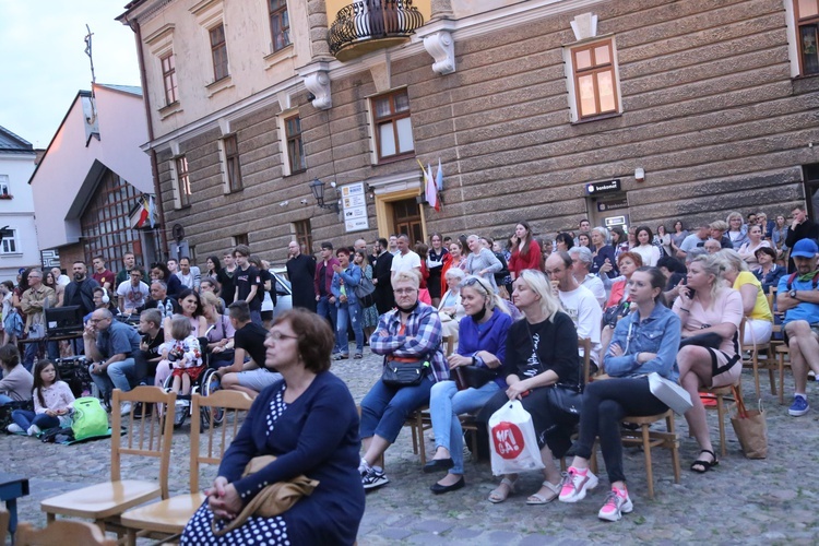 Tarnów. Koncert na Placu Katedralnym