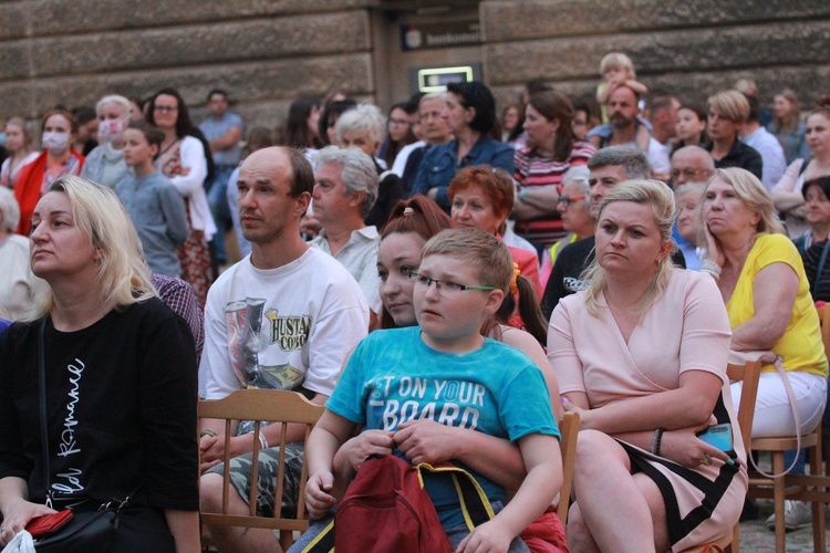 Tarnów. Koncert na Placu Katedralnym