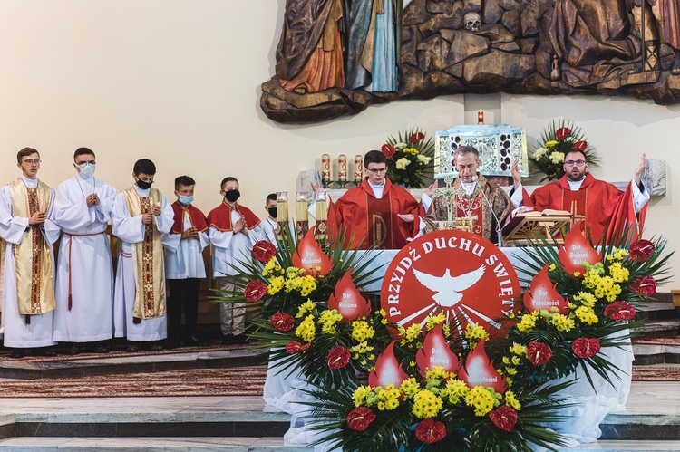 Dębica. Bierzmowanie w par. pw. Krzyża Świętego 