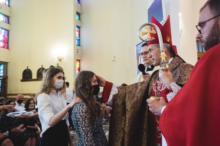 Dębica. Bierzmowanie w par. pw. Krzyża Świętego 