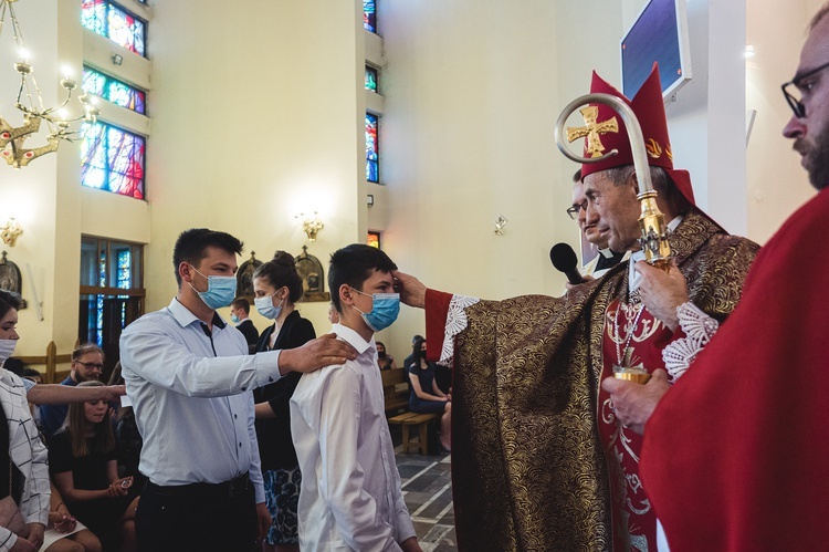 Dębica. Bierzmowanie w par. pw. Krzyża Świętego 