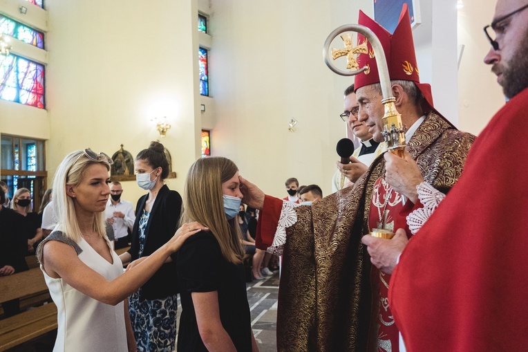 Dębica. Bierzmowanie w par. pw. Krzyża Świętego 