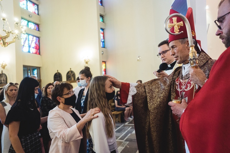 Dębica. Bierzmowanie w par. pw. Krzyża Świętego 