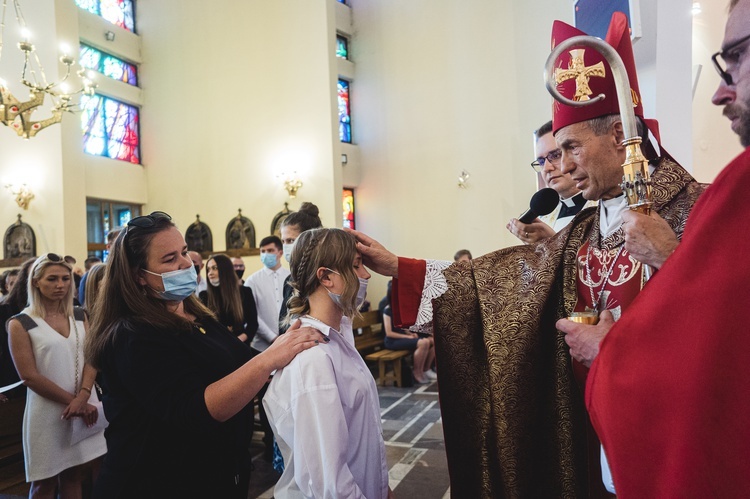 Dębica. Bierzmowanie w par. pw. Krzyża Świętego 