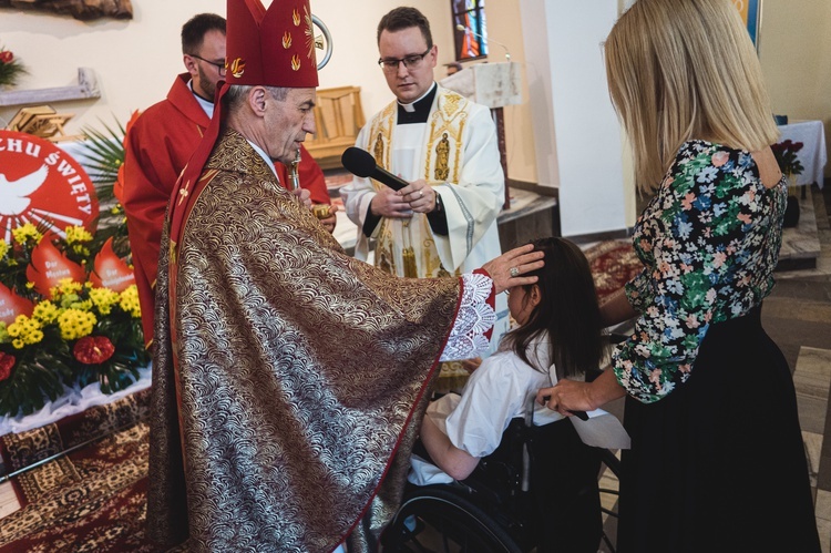 Dębica. Bierzmowanie w par. pw. Krzyża Świętego 