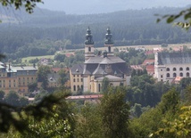 Krzeszów. Strefa kibica w sanktuarium 