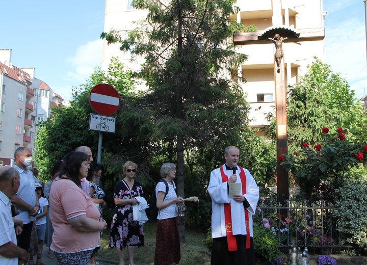 Błogosławieństwo krzyża przy ul. Szczytnickiej we Wrocławiu