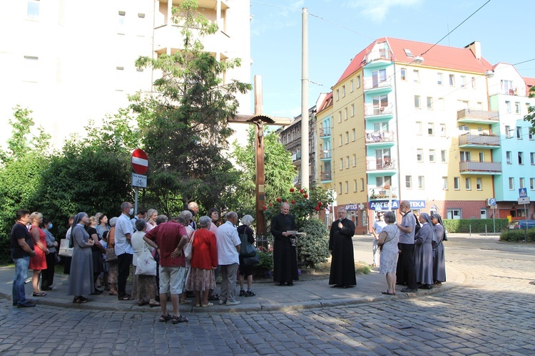 Błogosławieństwo krzyża przy ul. Szczytnickiej we Wrocławiu