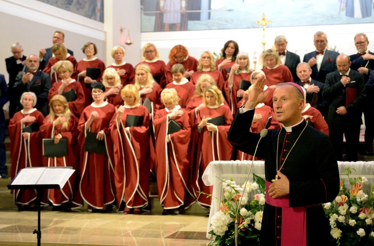 Na zakończenie koncertu, po Apelu Jasnogórskim, błogosławieństwa udzielił bp Marek Solarczyk.