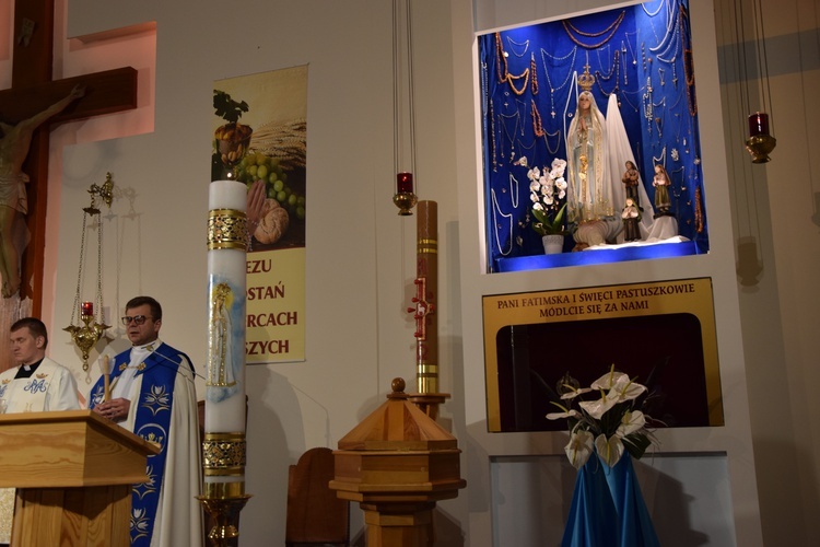 Nabożeństwo fatimskie w parafii Jezusa Chrystusa Króla Wszechświata w Rawie Maz.