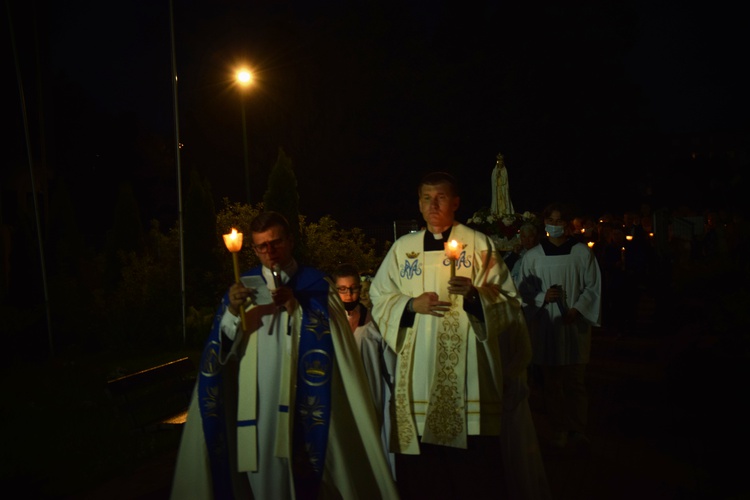 Nabożeństwo fatimskie w parafii Jezusa Chrystusa Króla Wszechświata w Rawie Maz.