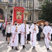 W procesji z rynku do kościoła pw. Ducha Świętego.