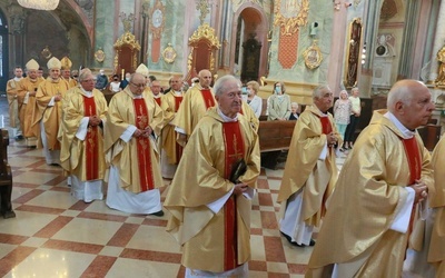 Msza jubileuszowa kapłanów wyświęconych w 1971 roku.