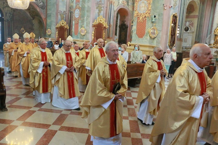 Msza jubileuszowa kapłanów wyświęconych w 1971 roku.