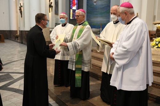 Nowe dekrety dla wikariuszy, cz. 1