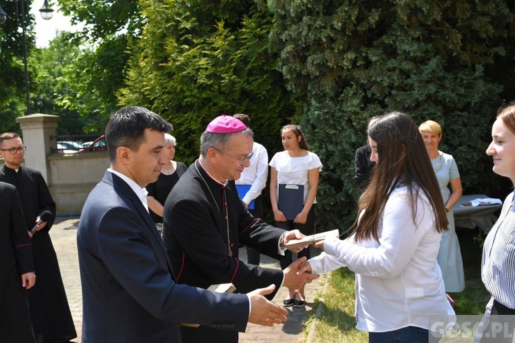 Poświęcenie zielonego "Zakątka u św. Mikołaja" w Głogowie