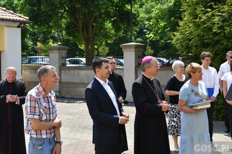 Poświęcenie zielonego "Zakątka u św. Mikołaja" w Głogowie