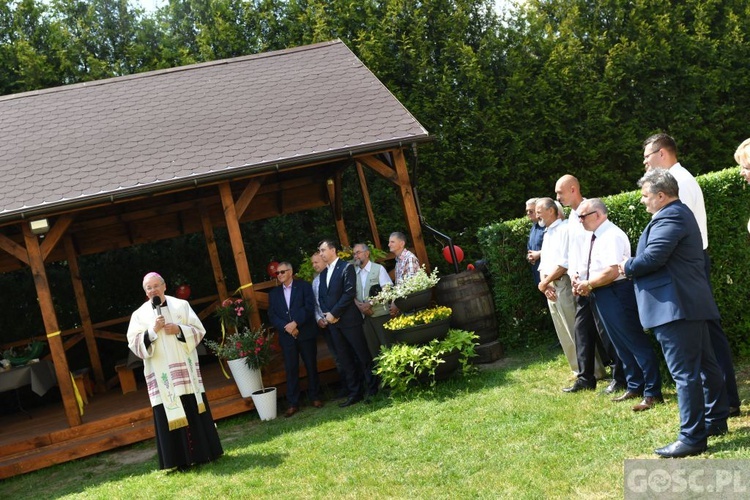 Poświęcenie zielonego "Zakątka u św. Mikołaja" w Głogowie